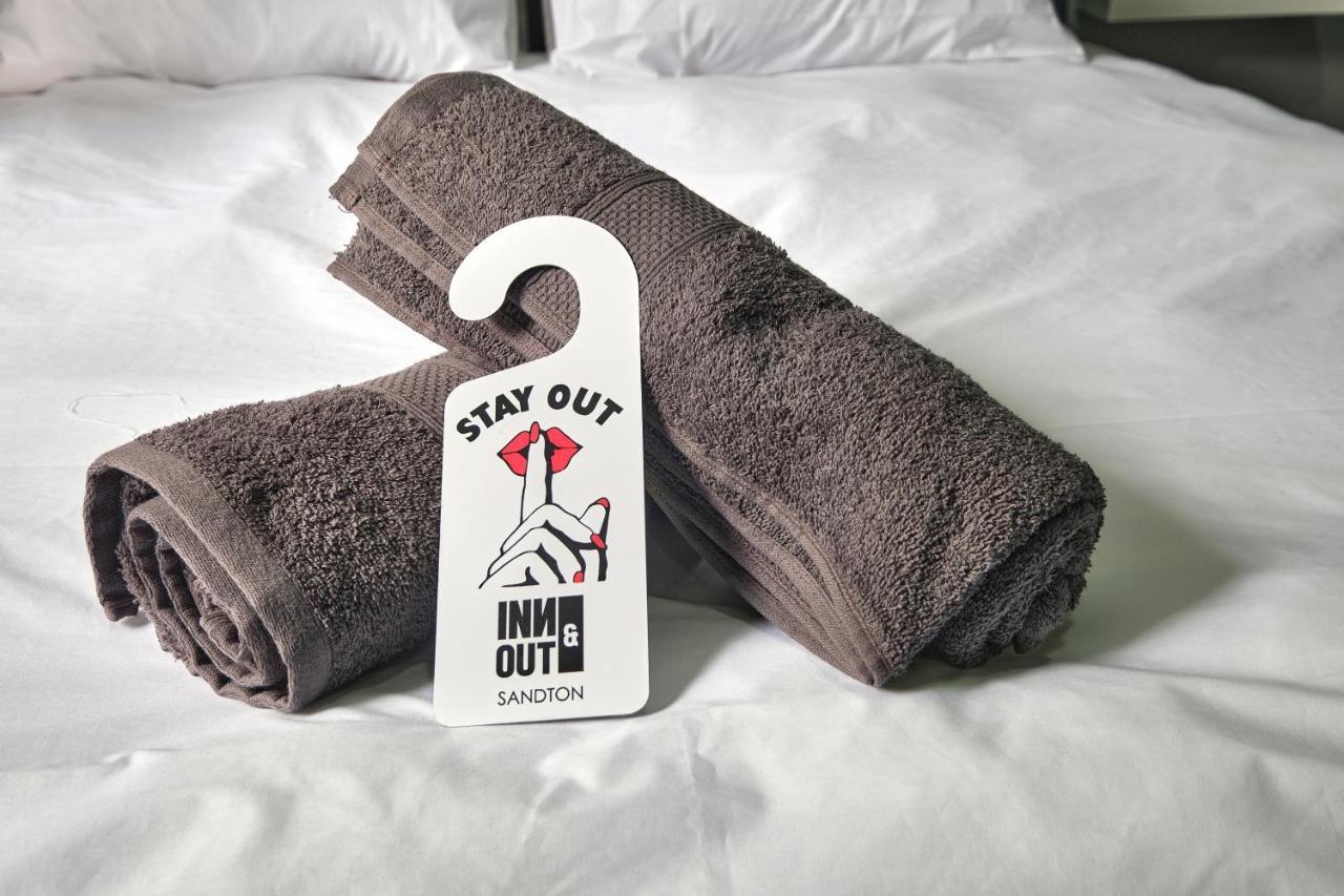 Inn & Out Sandton Johannesburg Bagian luar foto