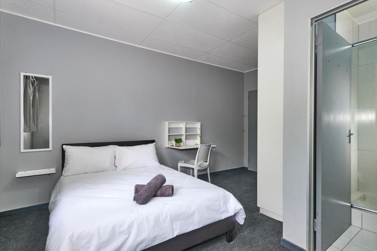 Inn & Out Sandton Johannesburg Bagian luar foto