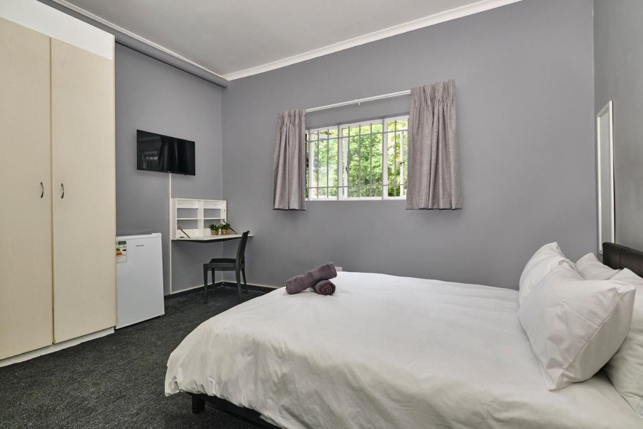 Inn & Out Sandton Johannesburg Bagian luar foto