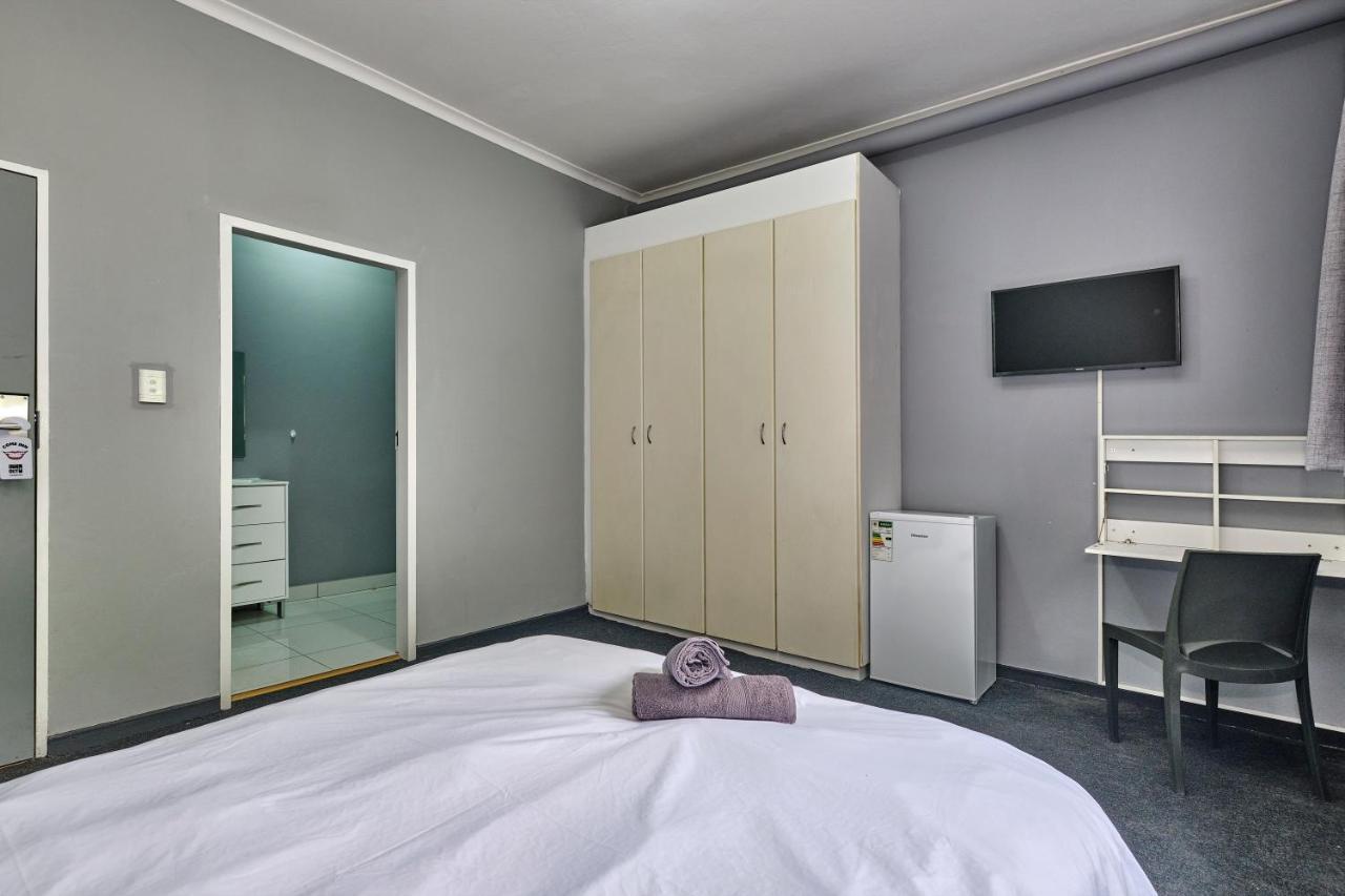 Inn & Out Sandton Johannesburg Bagian luar foto