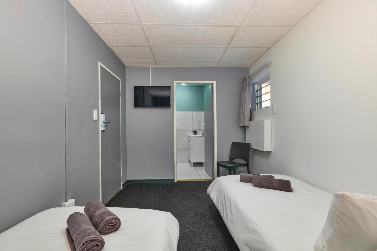 Inn & Out Sandton Johannesburg Bagian luar foto