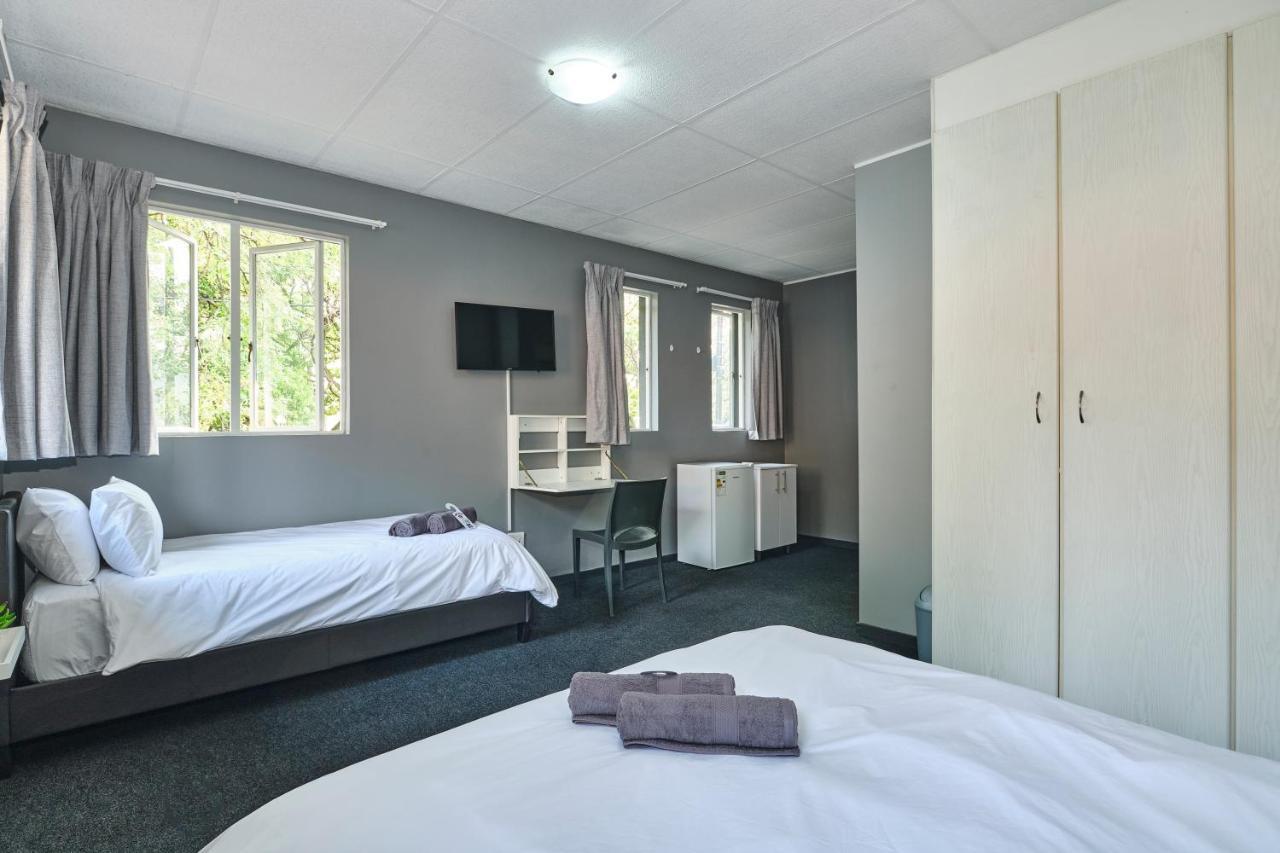 Inn & Out Sandton Johannesburg Bagian luar foto